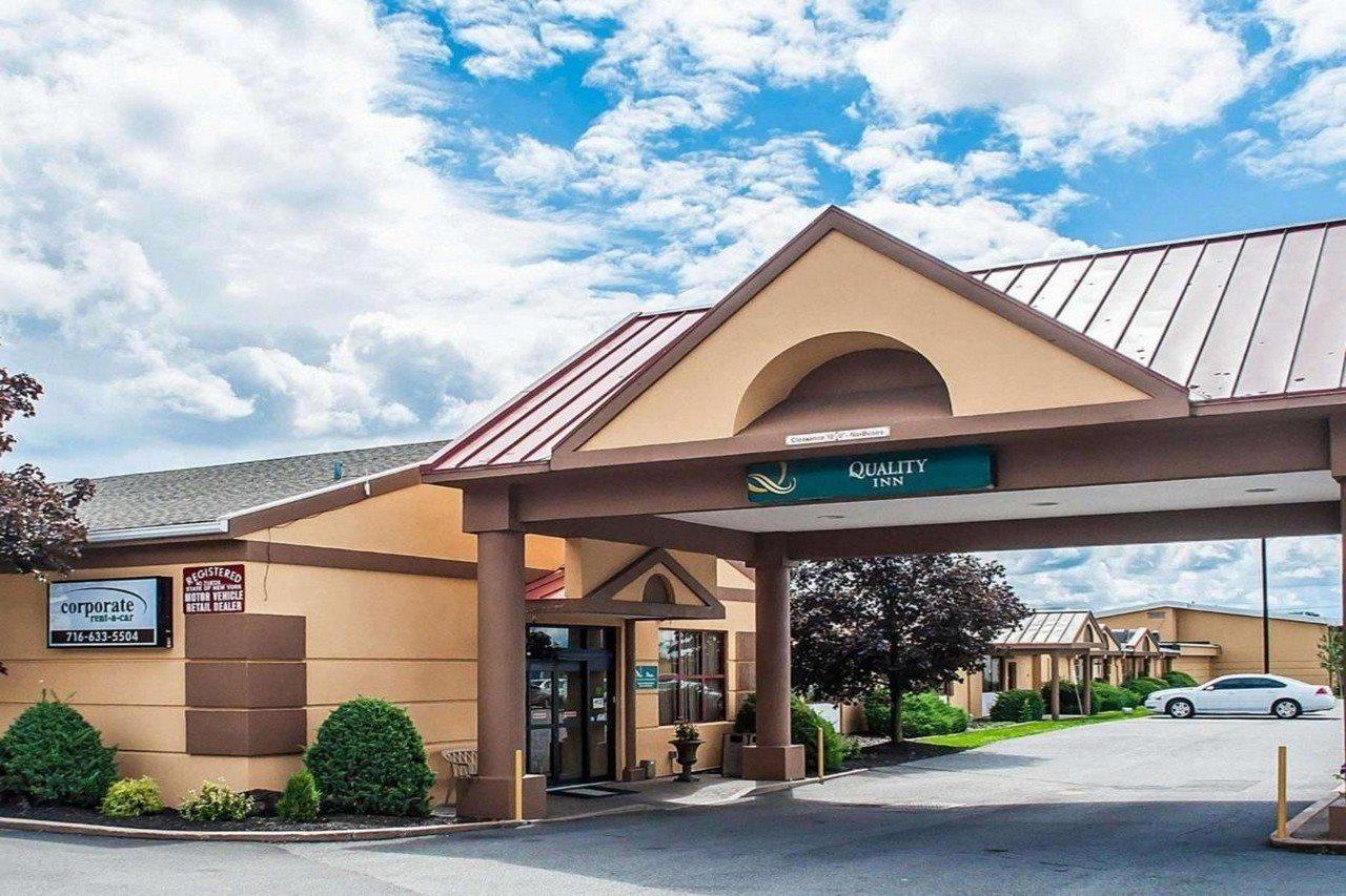 Quality Inn Airport Cheektowaga Buitenkant foto
