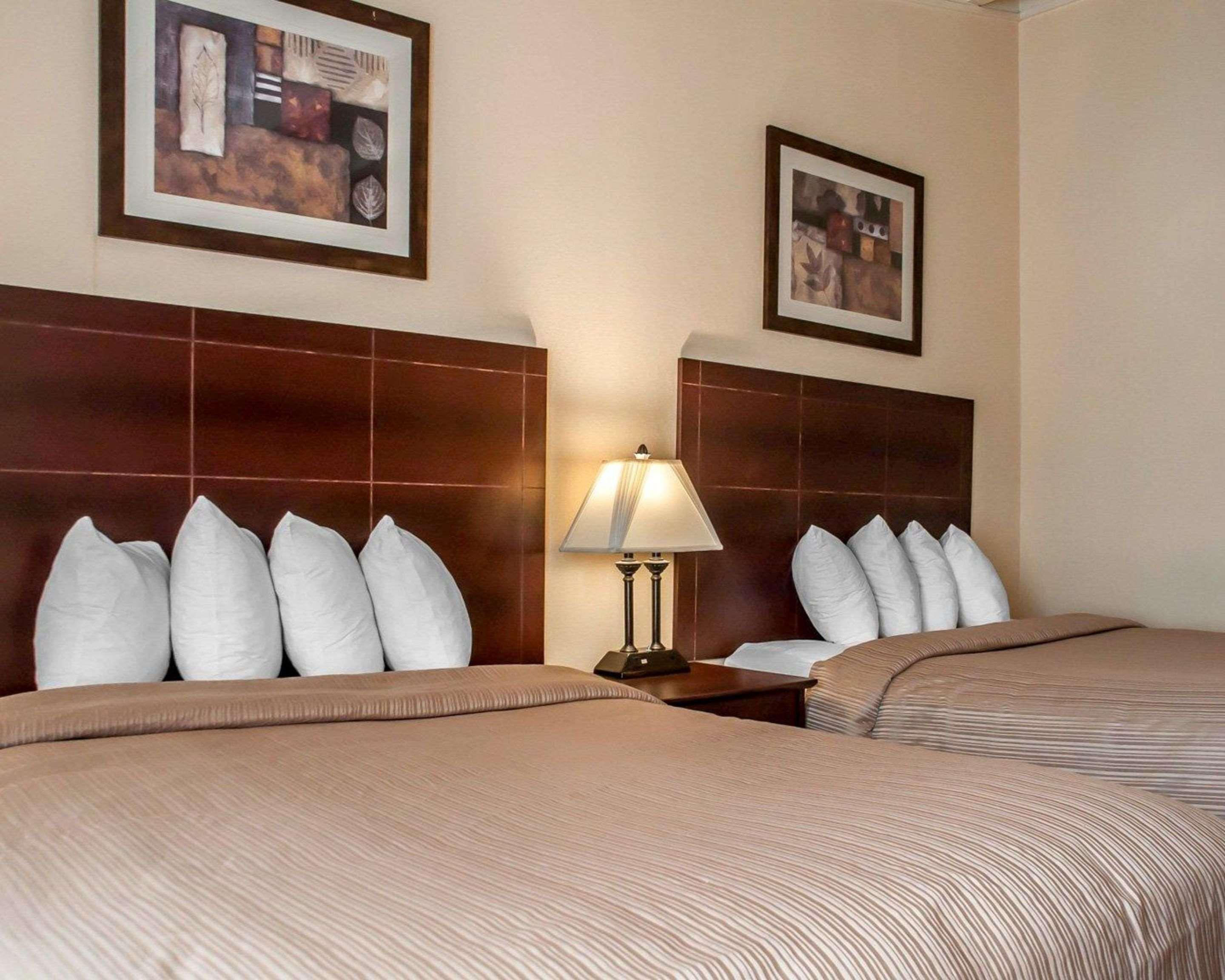 Quality Inn Airport Cheektowaga Buitenkant foto