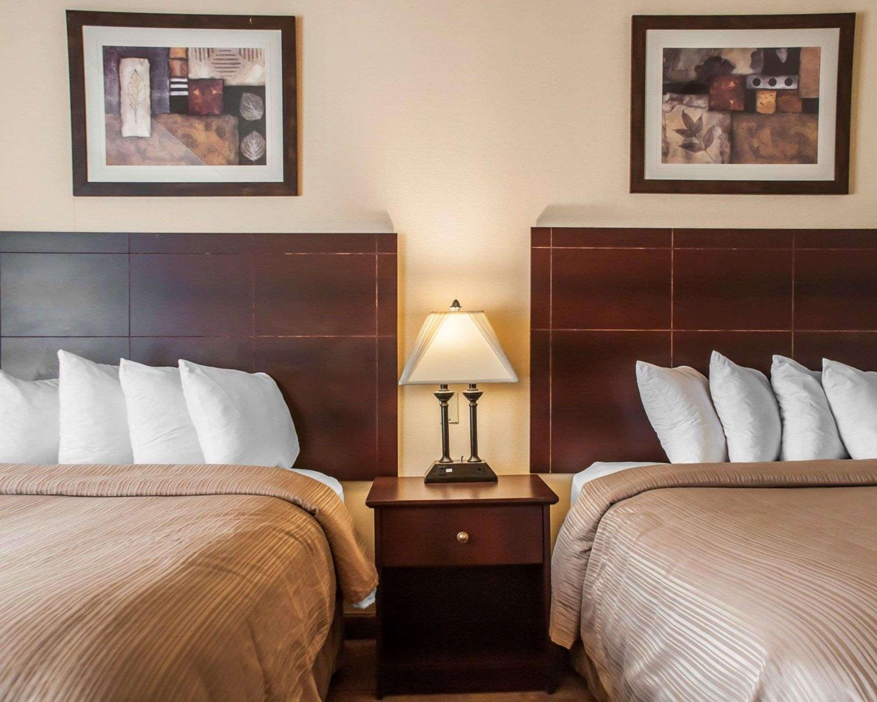 Quality Inn Airport Cheektowaga Buitenkant foto