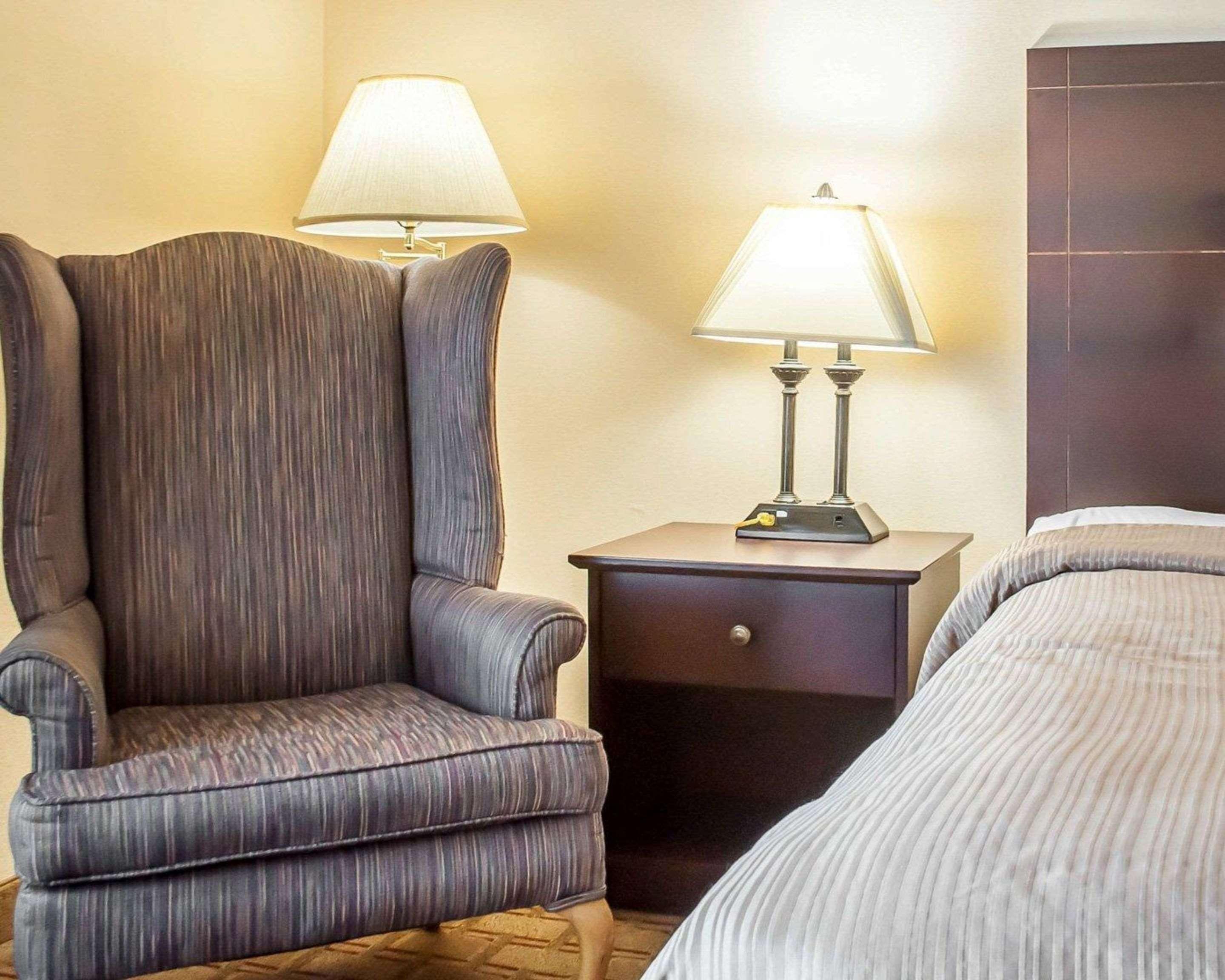 Quality Inn Airport Cheektowaga Buitenkant foto