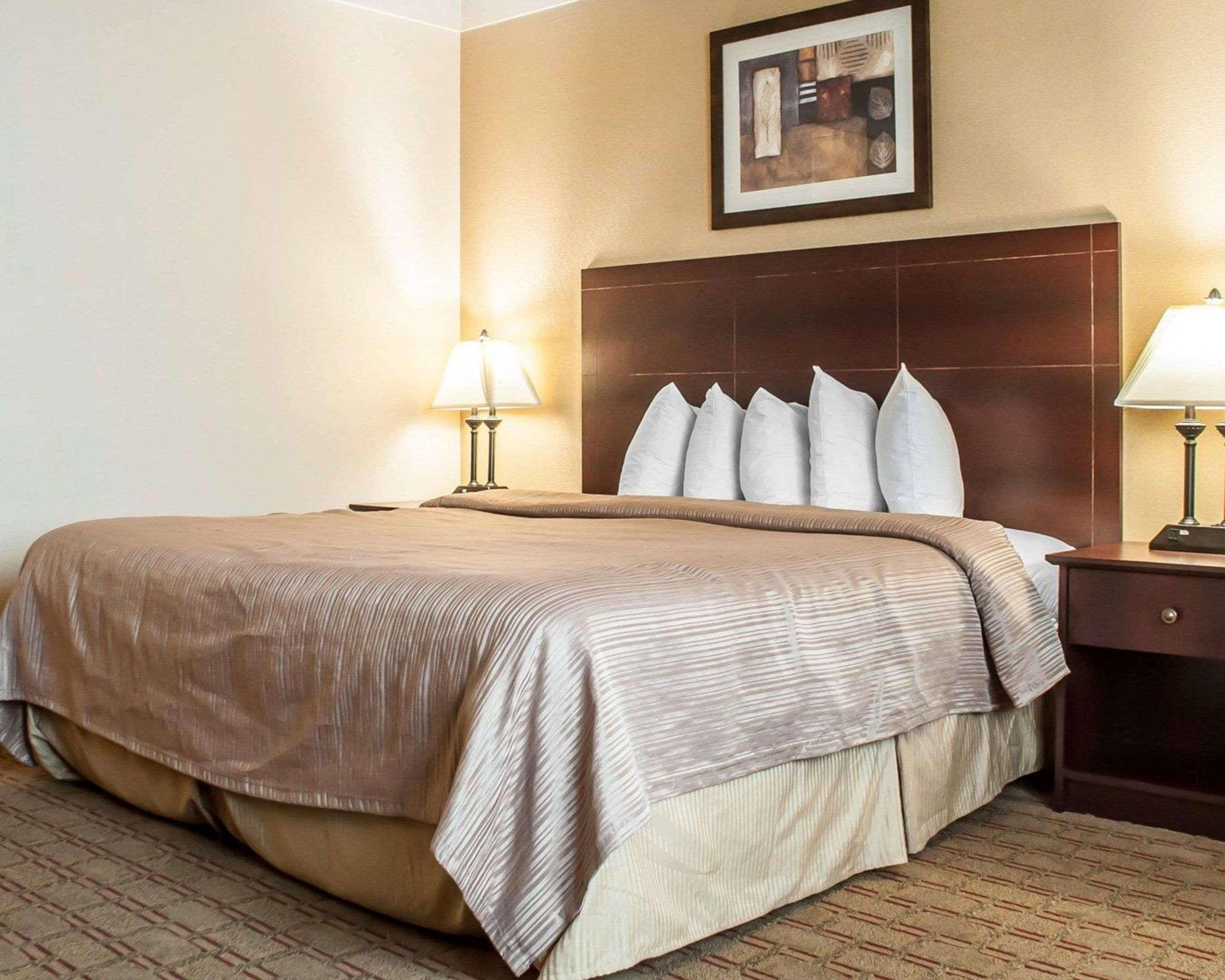 Quality Inn Airport Cheektowaga Buitenkant foto