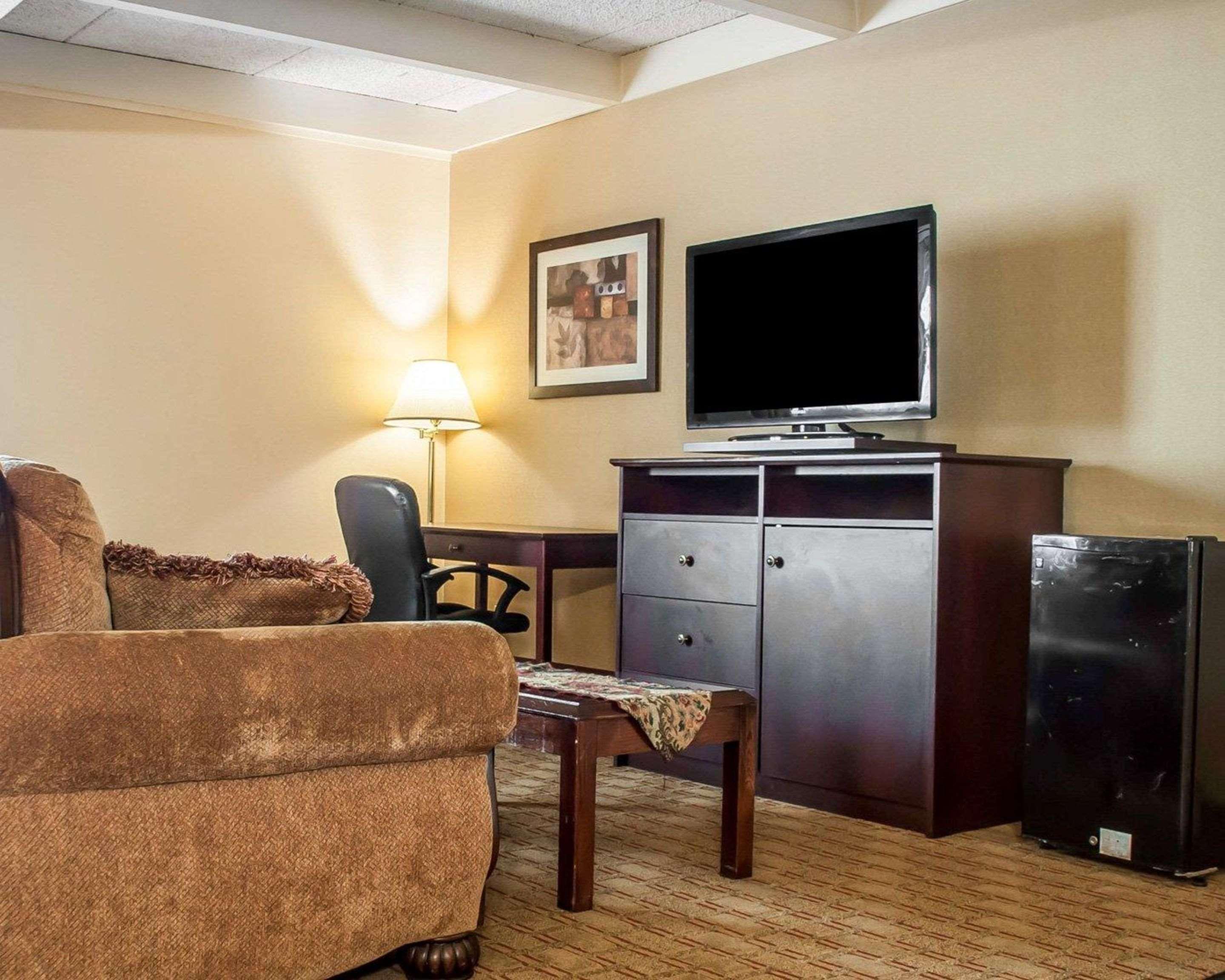 Quality Inn Airport Cheektowaga Buitenkant foto