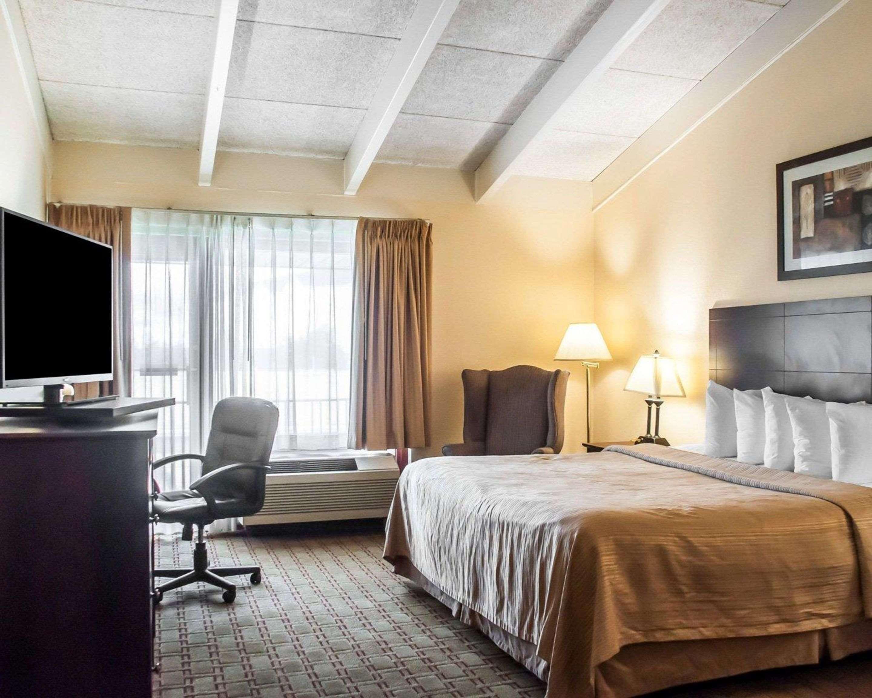 Quality Inn Airport Cheektowaga Buitenkant foto