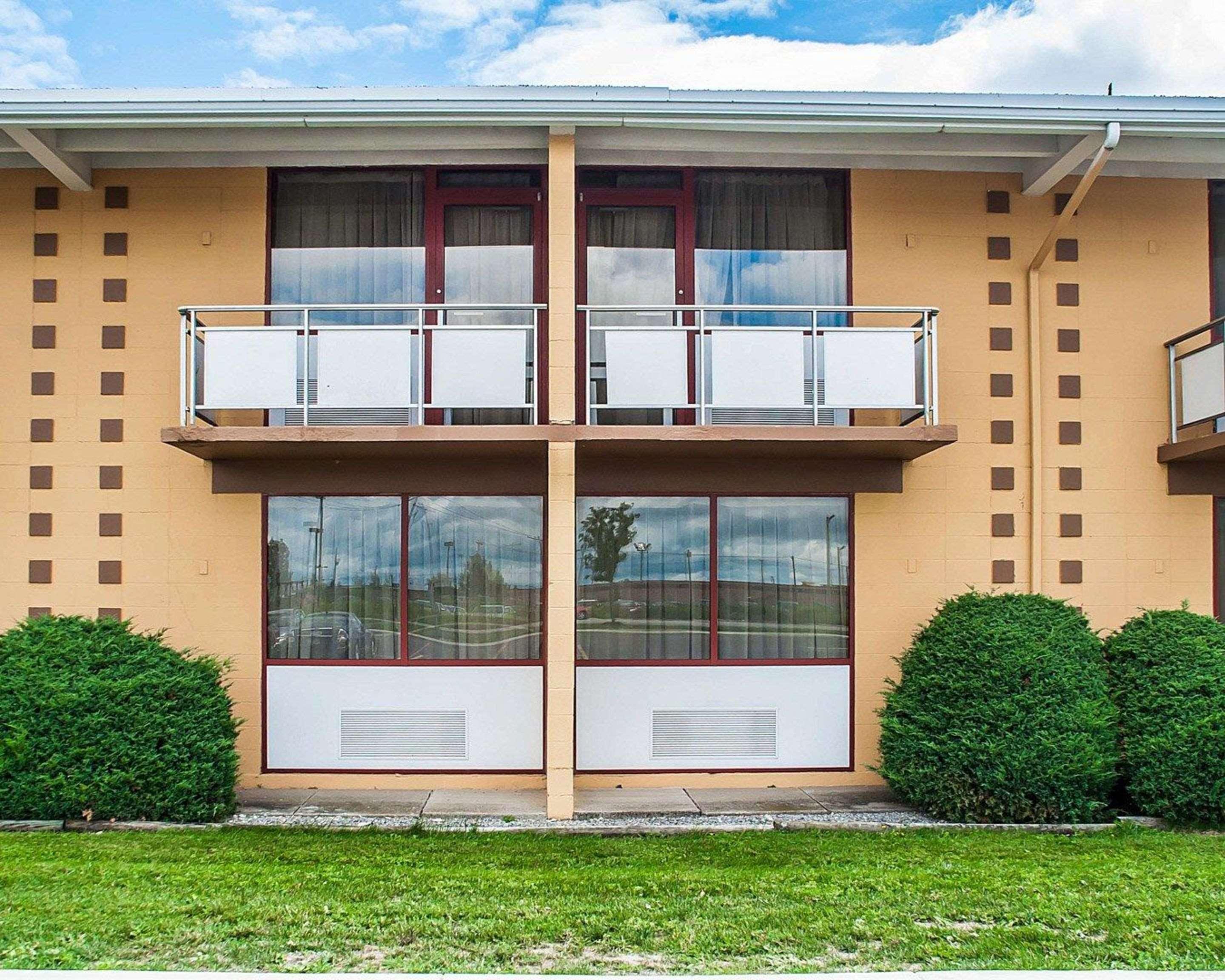 Quality Inn Airport Cheektowaga Buitenkant foto
