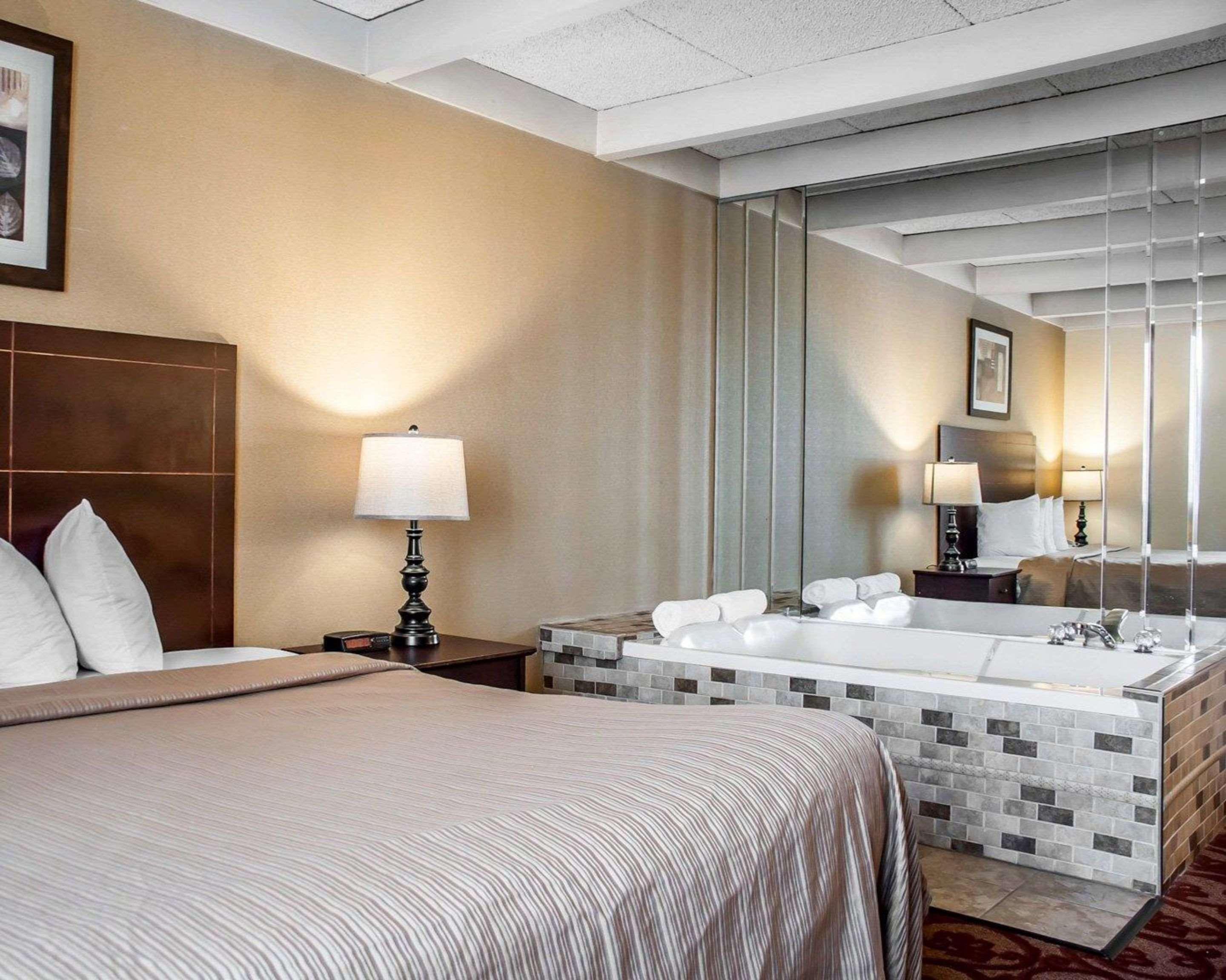 Quality Inn Airport Cheektowaga Buitenkant foto
