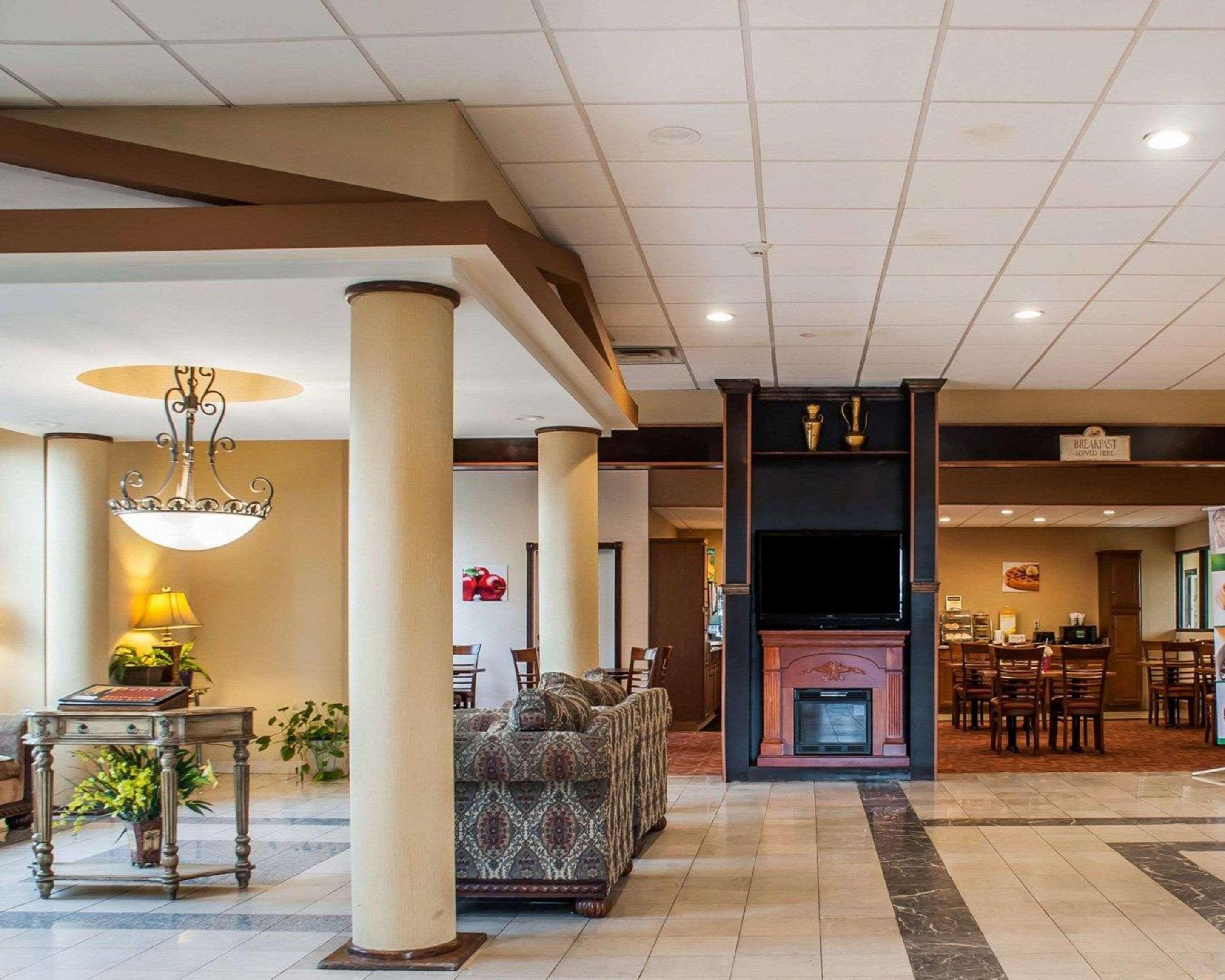 Quality Inn Airport Cheektowaga Buitenkant foto