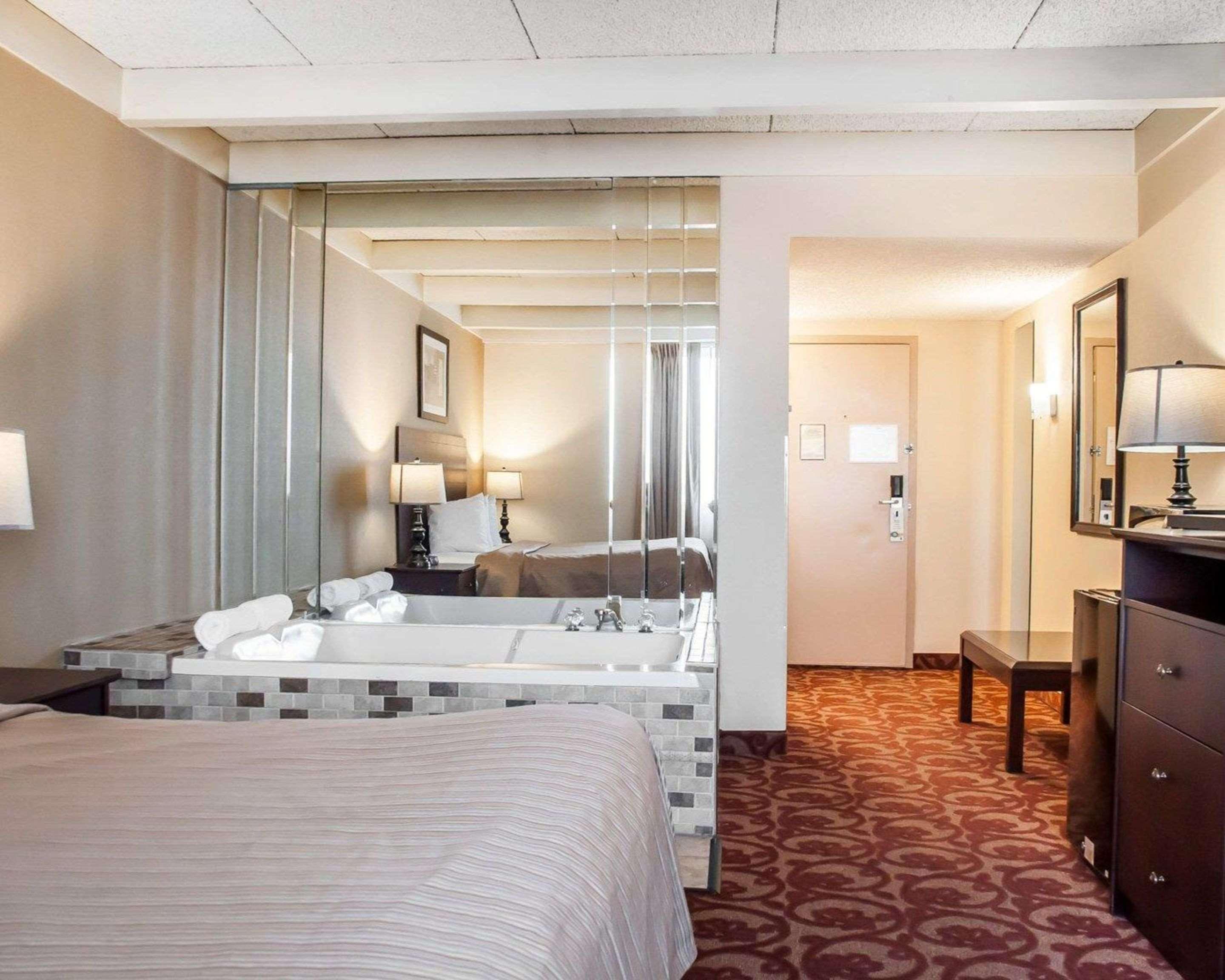 Quality Inn Airport Cheektowaga Buitenkant foto