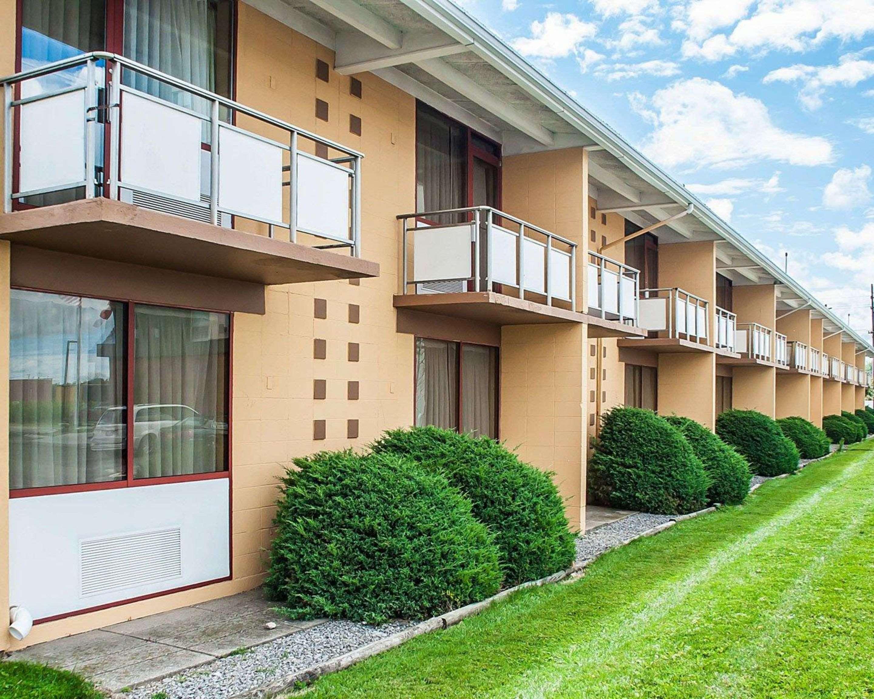 Quality Inn Airport Cheektowaga Buitenkant foto