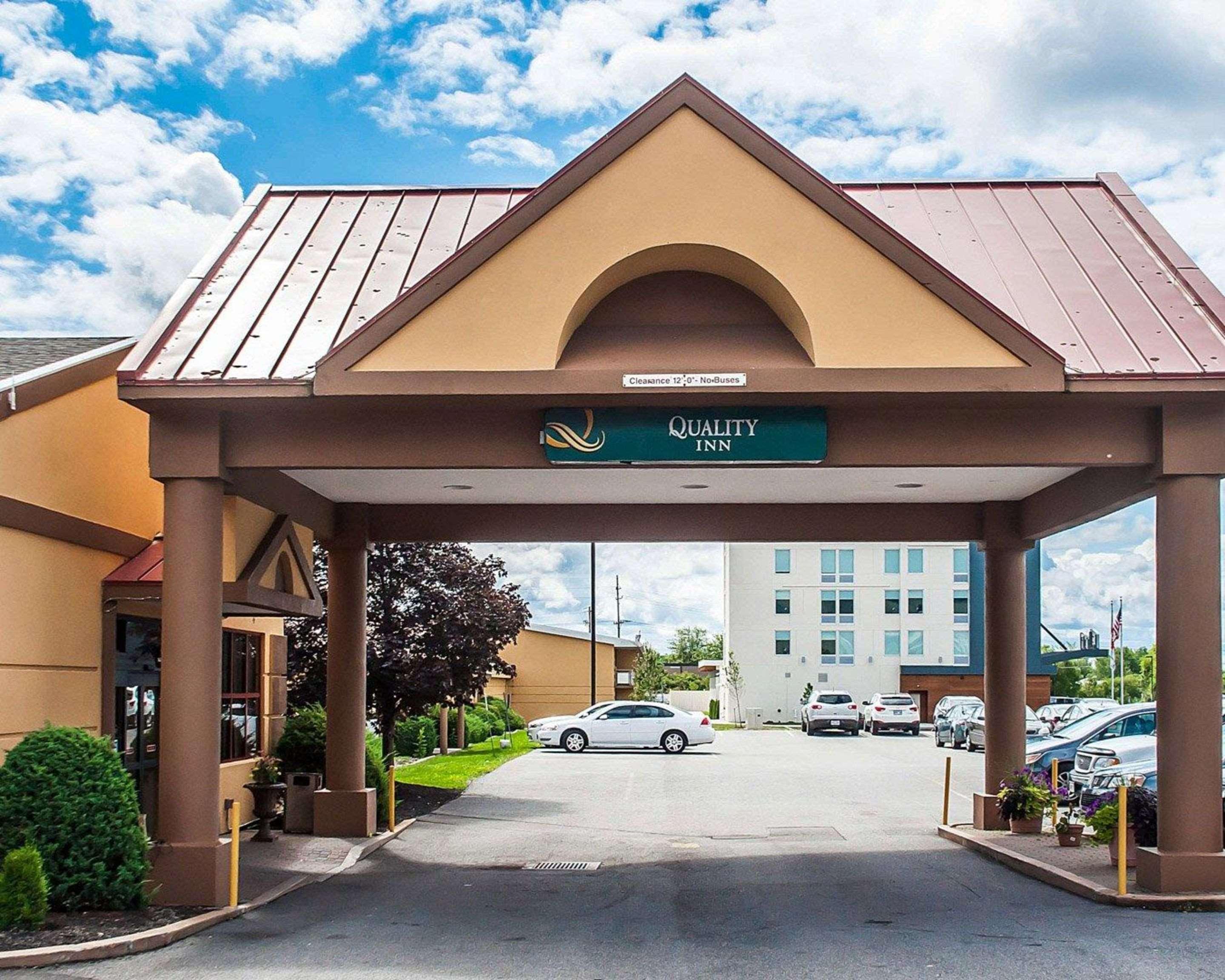 Quality Inn Airport Cheektowaga Buitenkant foto