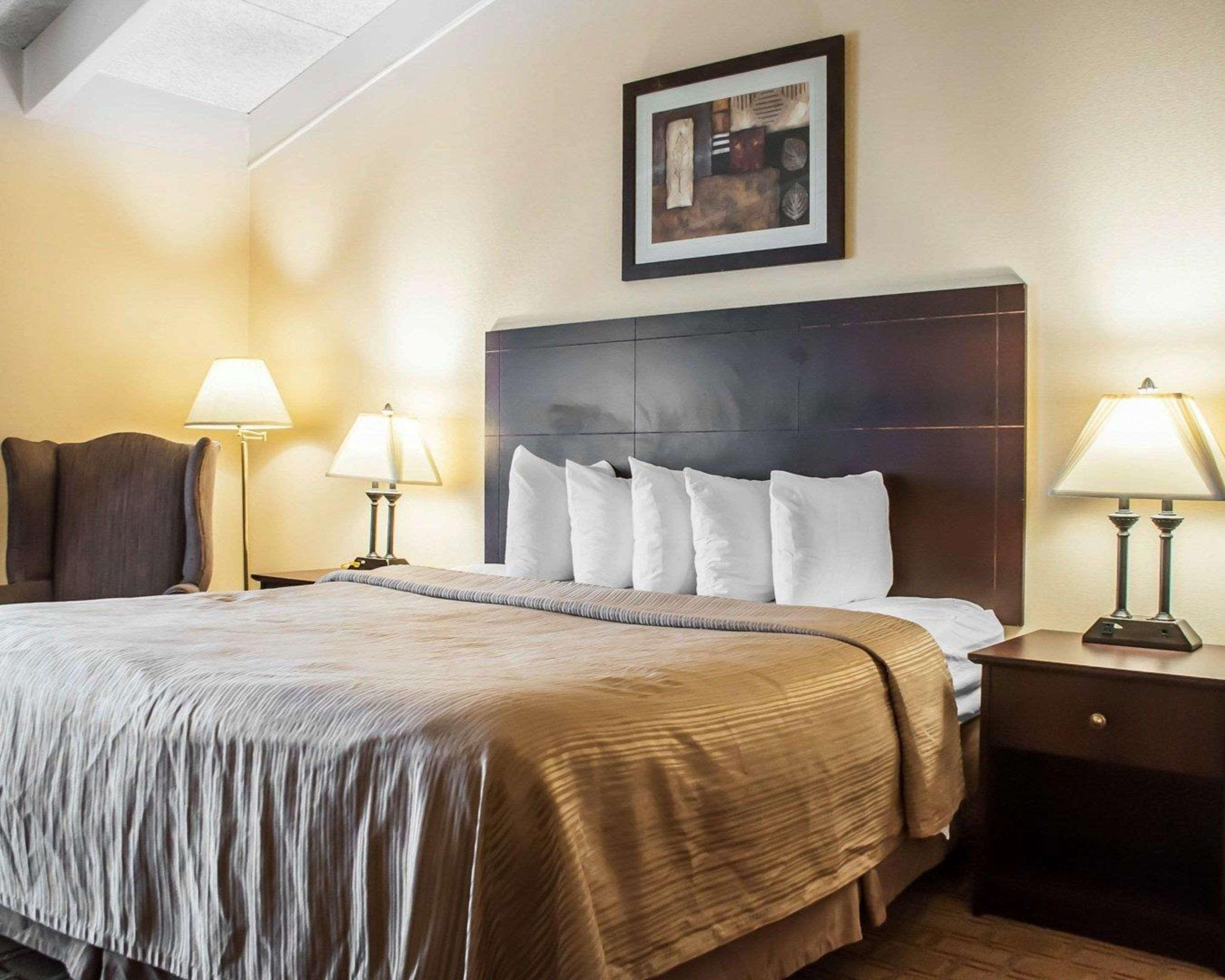 Quality Inn Airport Cheektowaga Buitenkant foto