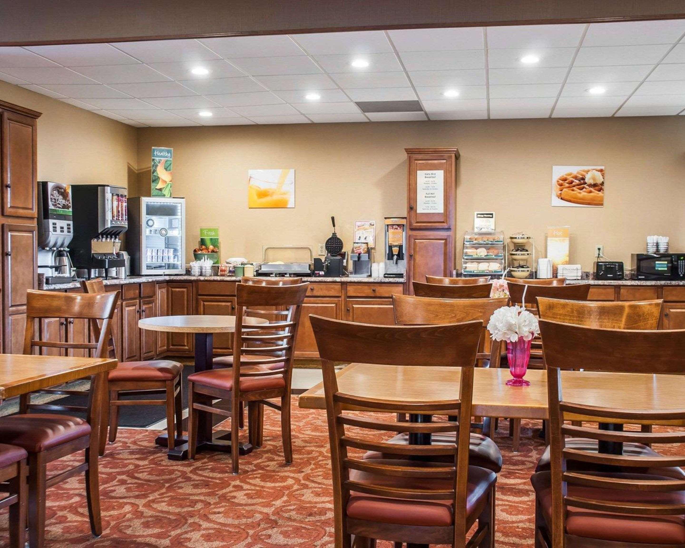 Quality Inn Airport Cheektowaga Buitenkant foto