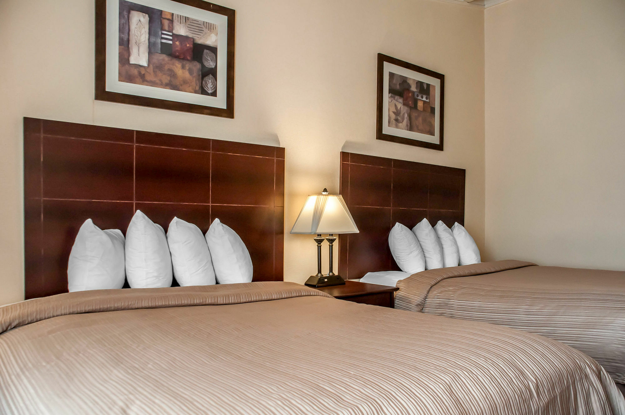 Quality Inn Airport Cheektowaga Buitenkant foto