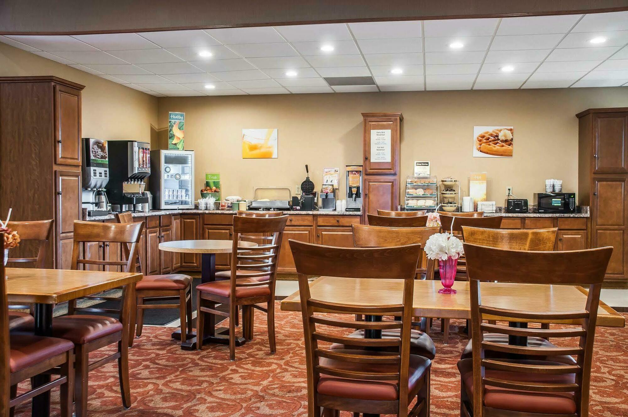 Quality Inn Airport Cheektowaga Buitenkant foto